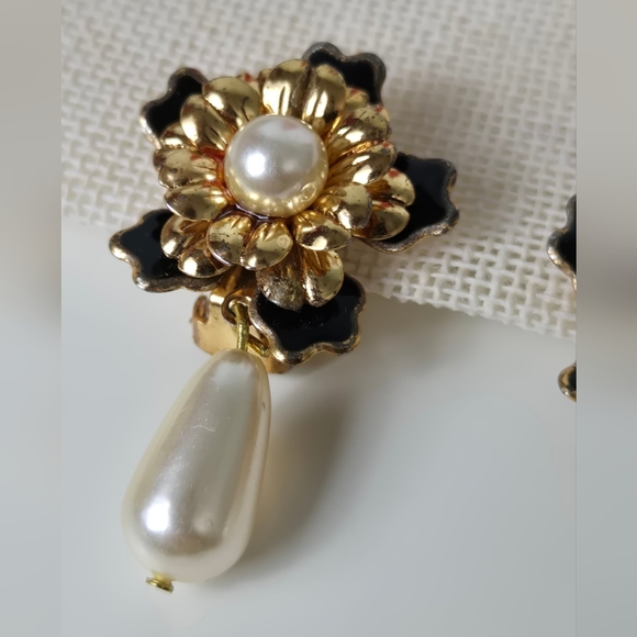 Elegant Gold and Black Enamel Floral Pearl Drop Clip Earrings - Picture 15 of 16